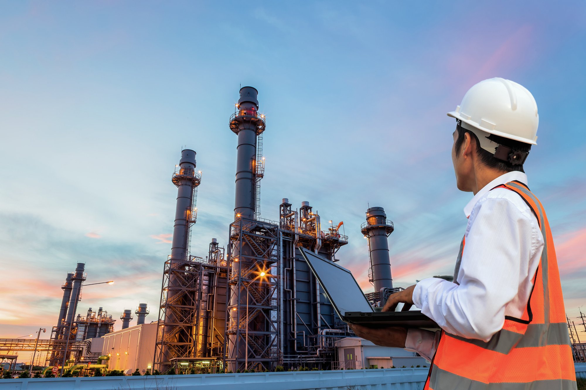 Engineering-is-use-notebook-check-and-standing-in-front-of-oil-refinery-building-structure-in-heavy-petrochemical-industry-922601466_2125x1417