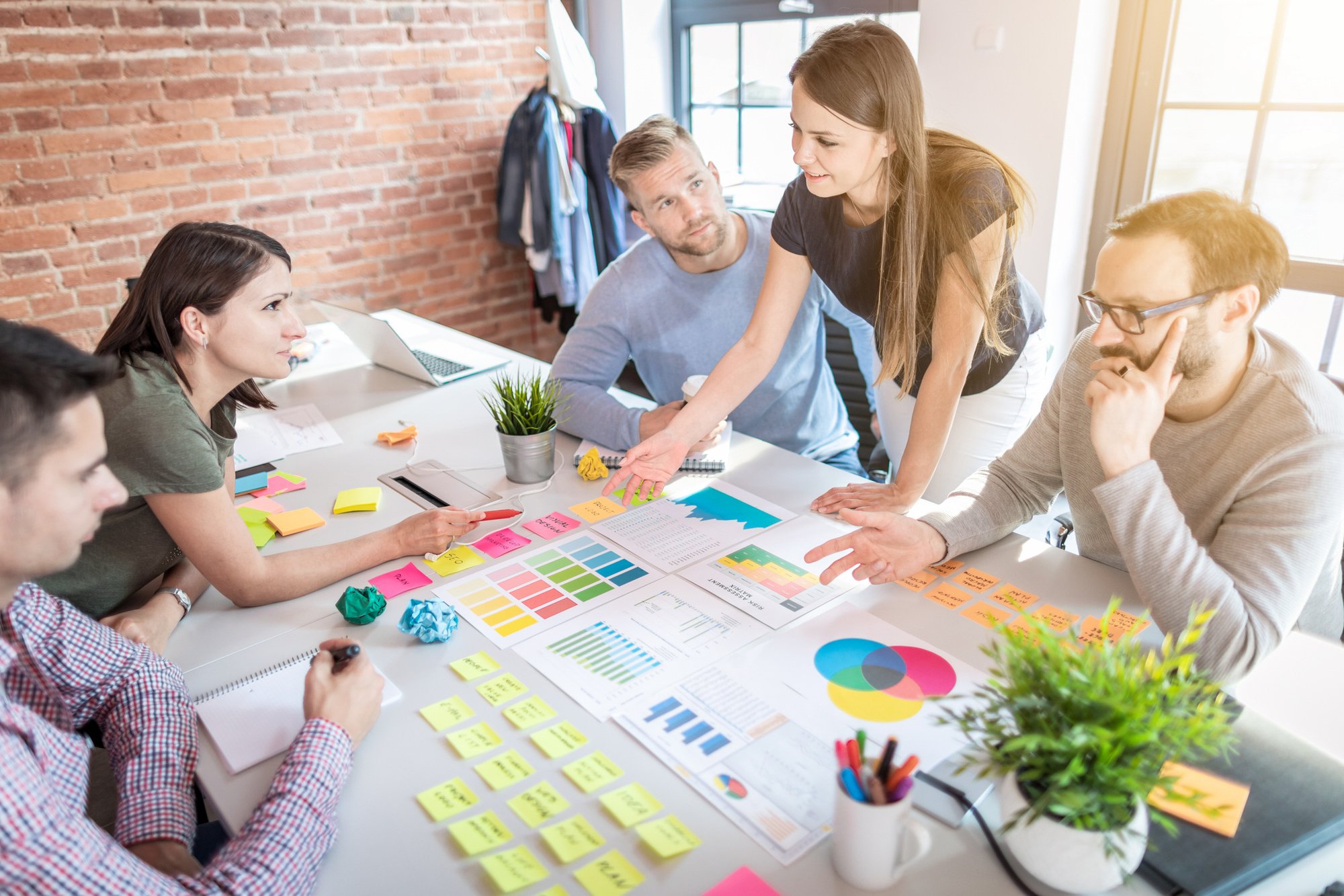 Young-creative-business-people-meeting-at-office.-1200075520_2125x1416