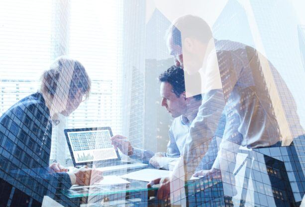 teamwork-concept-business-team-working-together-638426032_1258x839-613x416